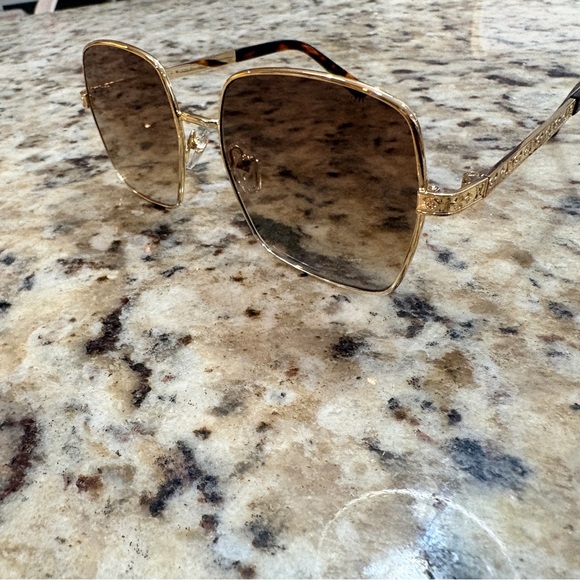 LV Aura Square Sunglasses - Picture 4 of 8